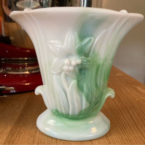 ☘️Vintage Akro Agate Lily Vase Green and White - Picture 1 of 4